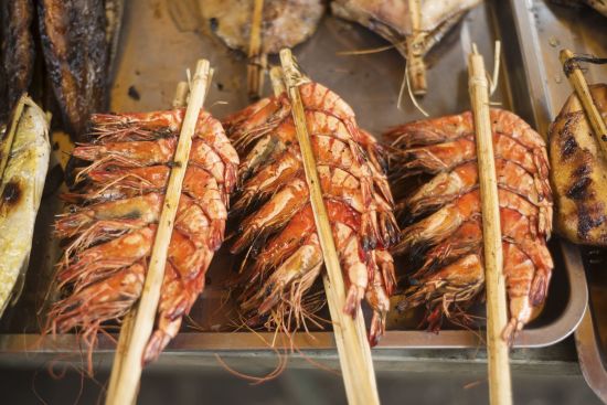 Pfeffriges Kampot ab Phnom Penh: Kep fresh grilled prawns