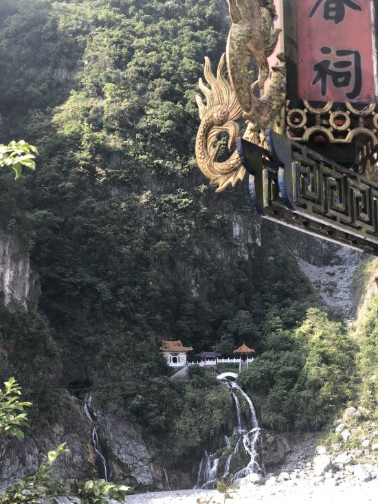 La côte orientale sauvage de Taïwan de Taipei: Eternal Spring Shrine