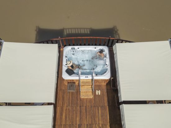 Croisière fluviale luxueuse au Laos de Vientiane: heritage-line-i-upper-mekong-laos-i-anouvong-i-jacuzzi-pool-03_54351722898_o