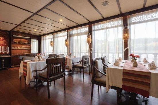 Croisière fluviale luxueuse au Laos de Vientiane: heritage-line-i-upper-mekong-i-laos-i-anouvong-i-dining-lounge_54267488070_o