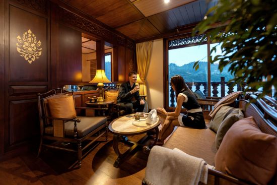 Croisière fluviale luxueuse au Laos de Vientiane: heritage-line-i-upper-mekong-i-ship-anouvong-i-bar-lounge-08_53170725083_o
