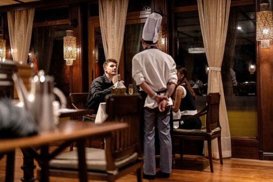 Croisière fluviale luxueuse au Laos de Vientiane: heritage-line-i-upper-mekong-i-ship-anouvong-i-restaurant-03_53170671685_o