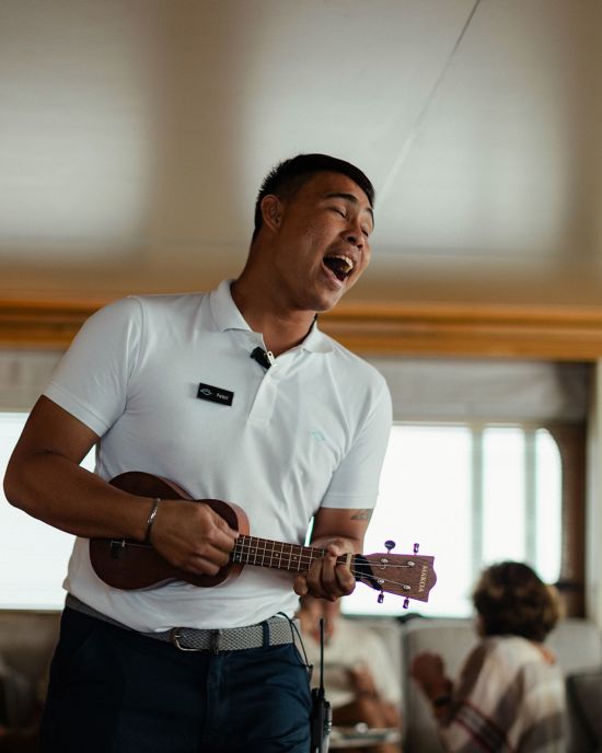 Raja Ampat mit Stil – Kreuzfahrt durch das unberührte Inselparadies ab Sorong: Aqua Blu | Crew