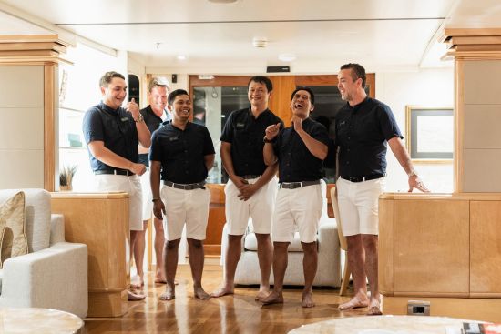 Traumhafte Kreuzfahrt ins Herz der Molukken ab Ambon: Aqua Blu | Crew