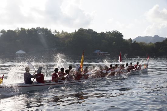 Traumhafte Kreuzfahrt ins Herz der Molukken ab Ambon: Aqua Blu | Kora Kora canoe in the Spice Islands