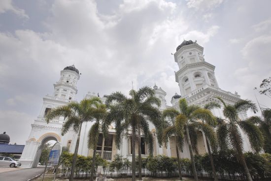 Les perles malaises du sud de Kuala Lumpur: Johor Bahru: Sultan Abu Bakar State Mosque