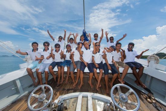 Kreuzfahrt zu den Komodo-Waranen ab Labuan Bajo: Crew