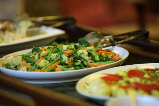 Kreuzfahrt zu den Komodo-Waranen ab Labuan Bajo: Buffet on board