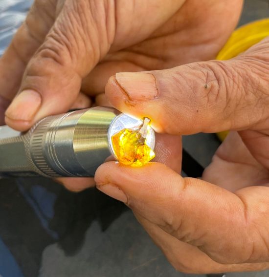 Juwel Chanthaburi ab Bangkok: Gems stone testing