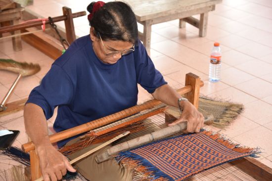 Juwel Chanthaburi ab Bangkok: Sedge weaving