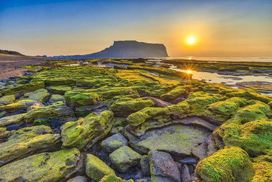 Les hauts lieux de la Corée du Sud de Séoul: Sunrise at Jeju Do Seongsan Ilchulbong