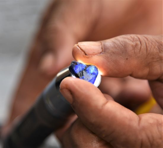 Juwel Chanthaburi ab Bangkok: Sapphire testing