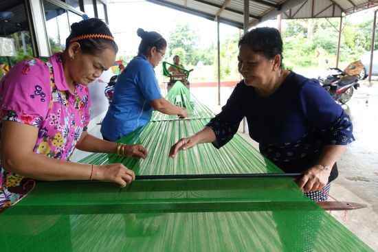 La magie d'Uthai Thani de Bangkok: Weaving village