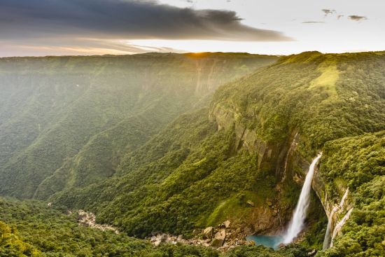 Wildes Assam ab Dibrugarh: Meghalaya beautiful waterfall