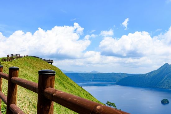 Circuit en voiture de location «Hokkaido compacte» de Sapporo: View from Lake Mashu No. 3 Observation Deck