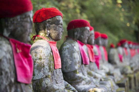 Nikko : temples et la nature dans toute sa splendeur de Tokyo: Jizo statues in Nikko