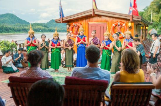 Laos im Rhythmus des Mekong (flussaufwärts) ab Luang Prabang: Baci ceremony
