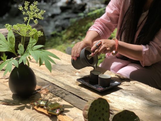 Yunnan - Wo Berge Geschichten erzählen ab Lijiang: Tea Ceremony