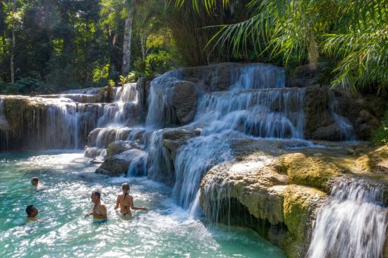 Laos im Rhythmus des Mekong (flussabwärts) ab Huay Xai: Kuang Si waterfalls