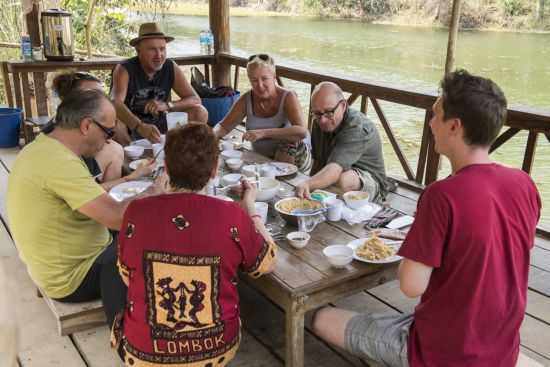 Im Reich der Elefanten ab Luang Prabang: Lunch at the nursery