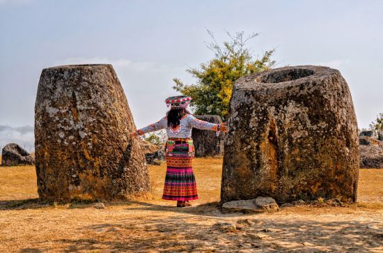 Ebene der Tonkrüge ab Vientiane: Plain of jars in Phonsavanh