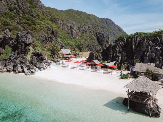 Privater Katamaran im Inselparadies ab Palawan: beach: El Nido Yachting Club, Starbeach