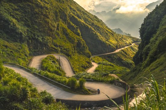 Wildes Nordvietnam ab Hanoi: Curvy road on Ha Giang Loop