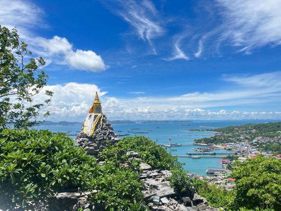 Vent, vagues & histoire sur la côte est de Bangkok: Koh Si Chang