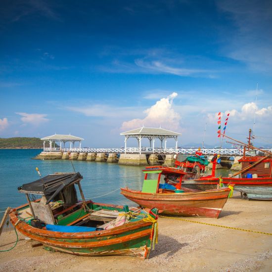 Vent, vagues & histoire sur la côte est de Bangkok: Fishing Boats | Koh Si Chang
