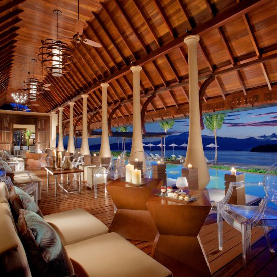 Gaya Island Resort in Kota Kinabalu:  Pool Bar Lounge
