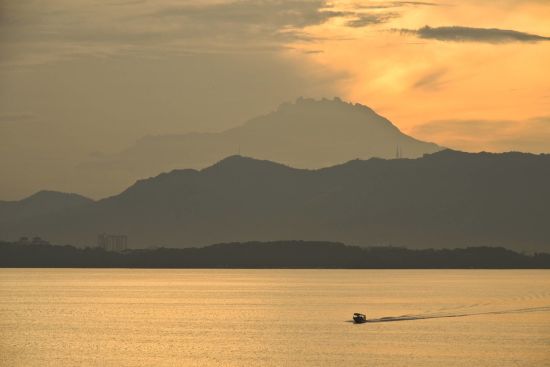 Gaya Island Resort in Kota Kinabalu:  Mount Kinabalu view