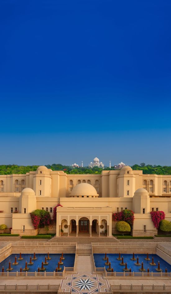 The Oberoi Amarvilas in Agra:  Facade