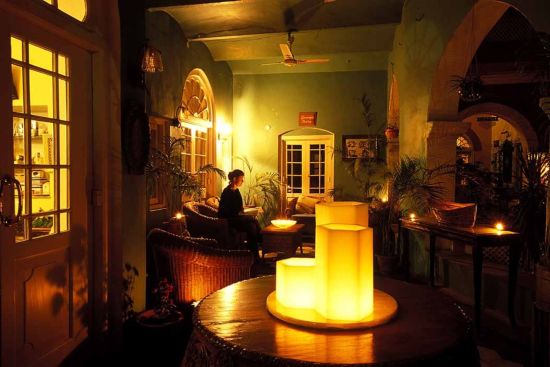 Ranjit's Svaasa à Amritsar:  Verandah with candles