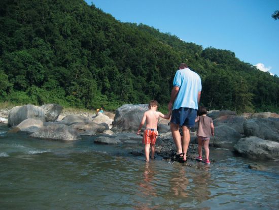 Glenburn Tea Estate à Darjeeling:  Paddling in the River