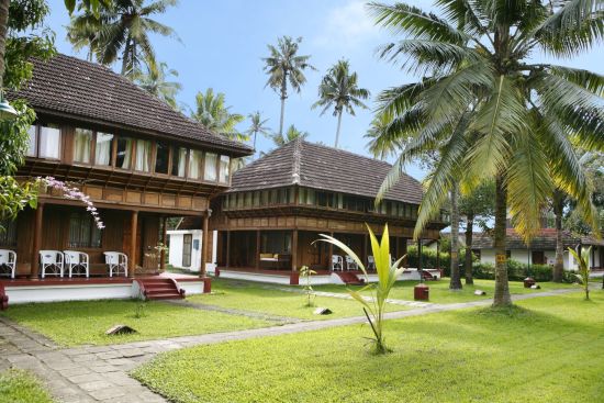 Coconut Lagoon in Kumarakom: Heritage Mansion