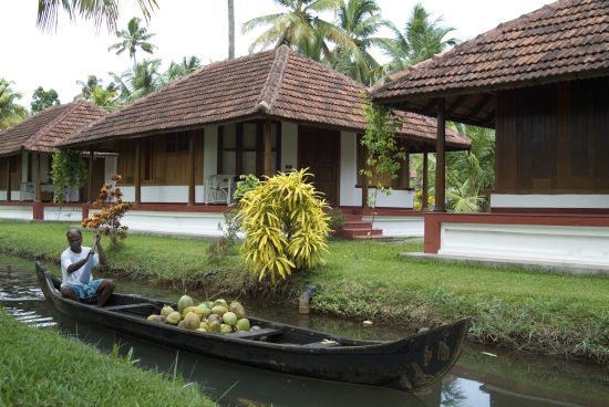 Coconut Lagoon in Kumarakom: exterior: