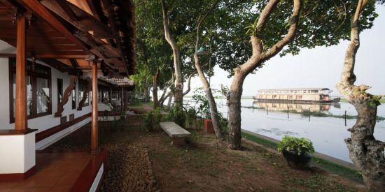 Coconut Lagoon in Kumarakom: exterior