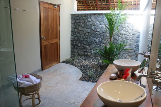 Neeleshwar Hermitage:  Bathroom