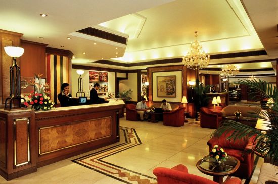 Fariyas in Mumbai:  Lobby