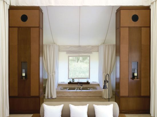 Aman-i-Khas in Ranthambore:  Luxury Tent | Bathroom area