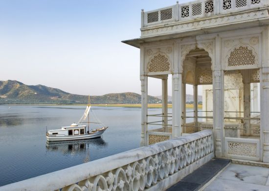 Taj Lake Palace in Udaipur: exterior: 