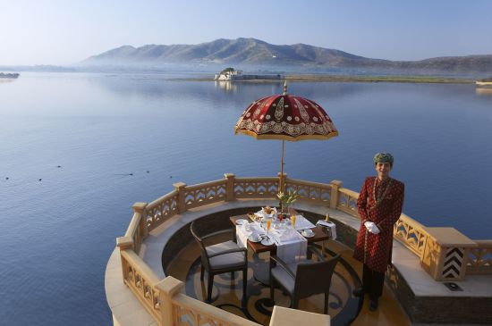 The Leela Palace in Udaipur:  champagne breakfast