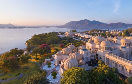 The Oberoi Udaivilas à Udaipur:  Aerial view in the morning