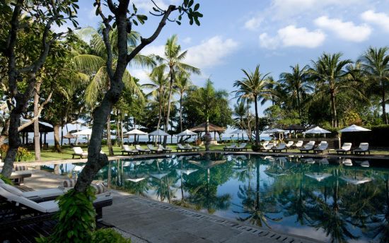 InterContinental Bali Resort in Südbali:  Club Pool with Beach Front View