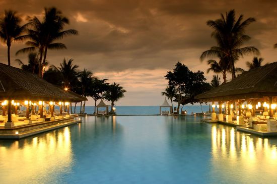InterContinental Bali Resort in Südbali:  Main Pool at Dusk with Beach View