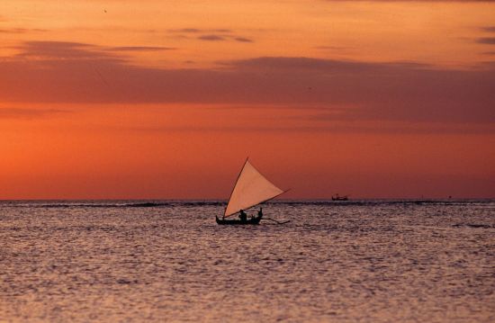 Jimbaran Puri, A Belmond Hotel in Südbali:  Sunset at Jimbaran Beach
