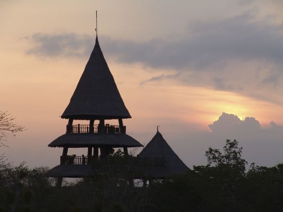 The Menjangan à Nord de Bali:  Dawn at Bali Tower Restaurant