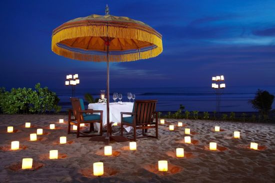 The Oberoi Beach Resort, Bali in Südbali:  Candlelight Dinner on the beach