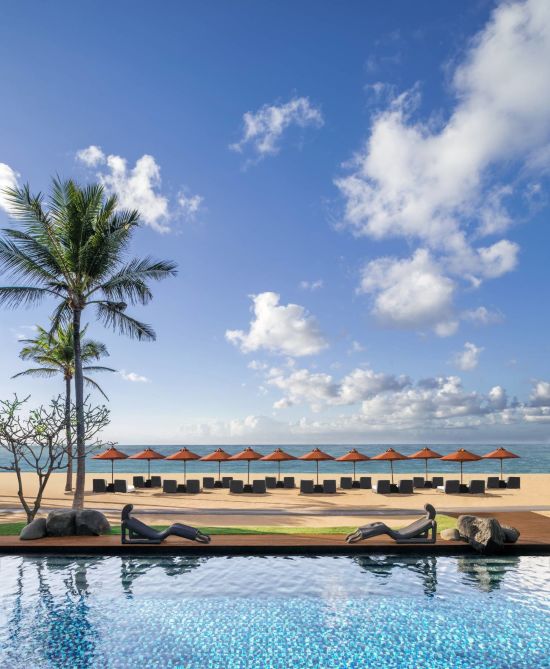 The St. Regis Bali Resort in Südbali:  Beach & pool