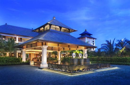 The St. Regis Bali Resort in Südbali:  Porte Cochere at Dusk